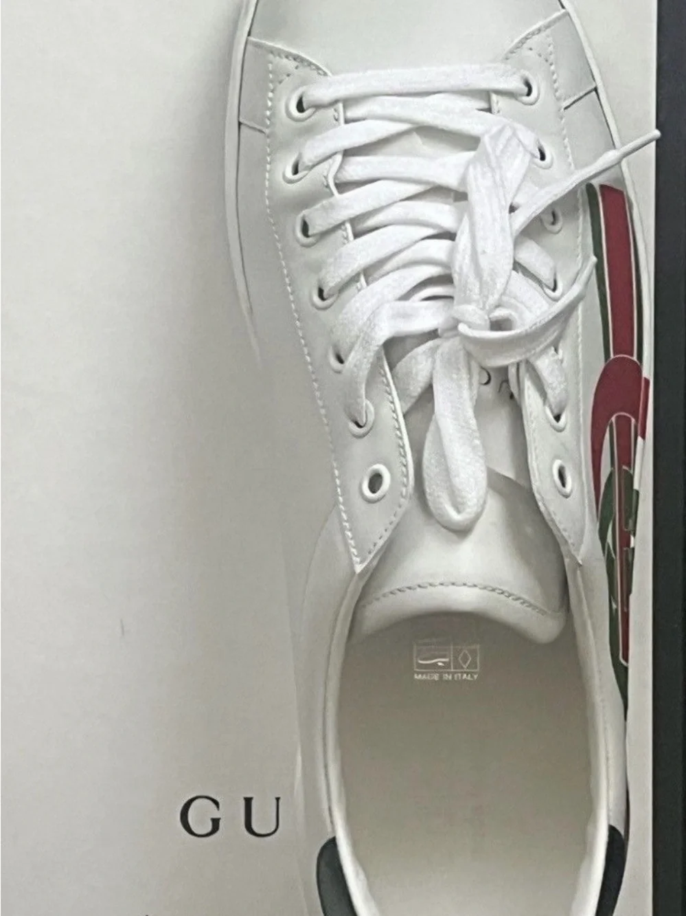 Gucci White Leather Low-Top Sneakers with Red and Green Logo